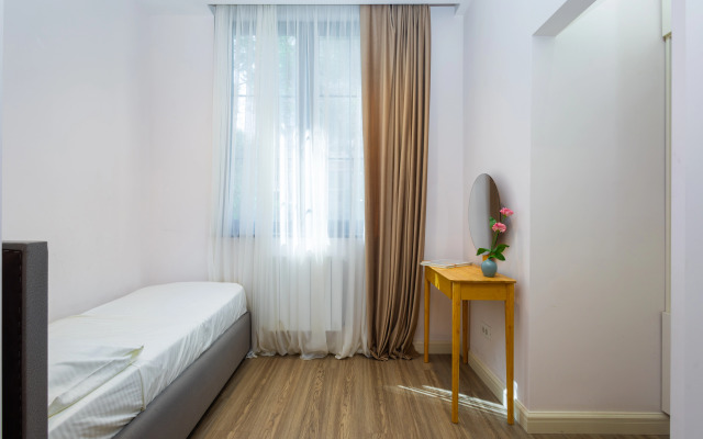 3-Komn. Kvartira na Ul. Zakyana, Za222 Flat