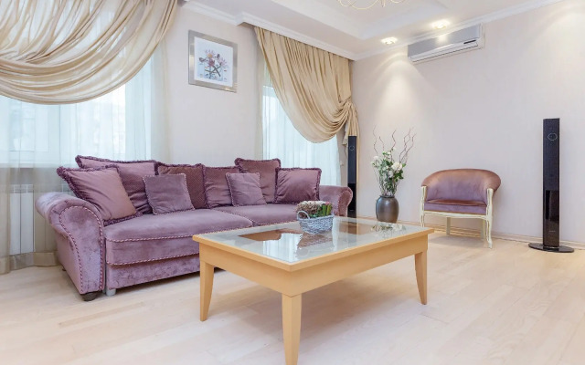 Dvukhkomnatnye v Tsentre Minska na Karla Marksa 8 Apartments