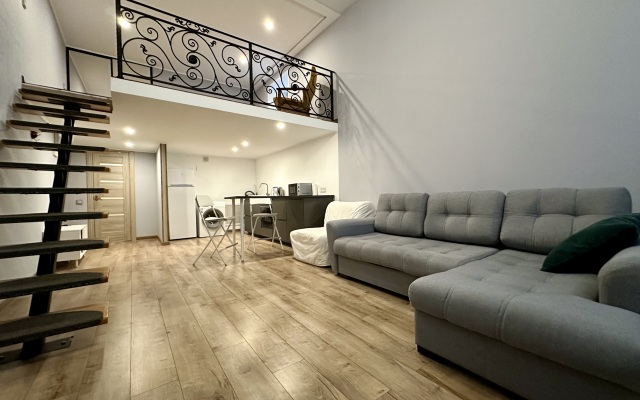 Stidiya Loft Dvikhurovnevaya Yarapartments Flat