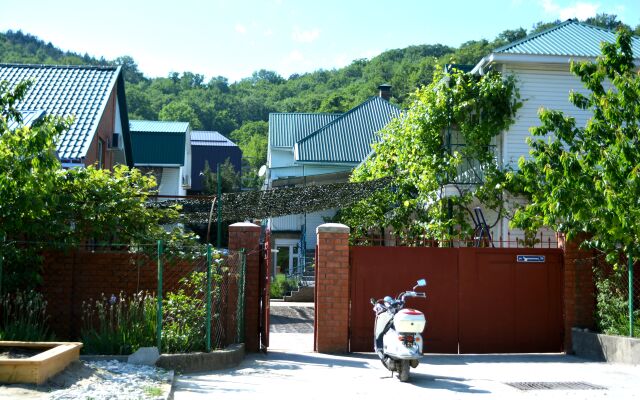 Belyij Parohod Guest House