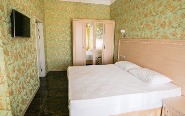 Goluboe Ozero Hotel