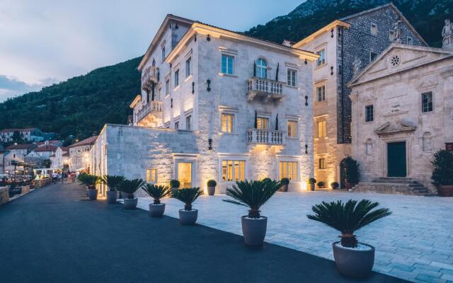 Heritage Grand Perast