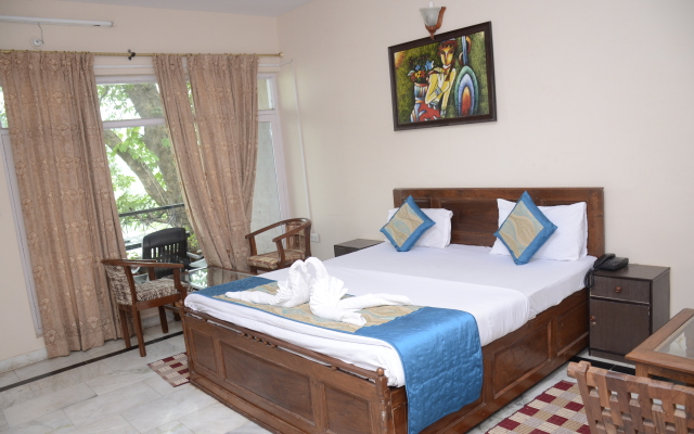 Lake Retreat Bhimtal Guest House