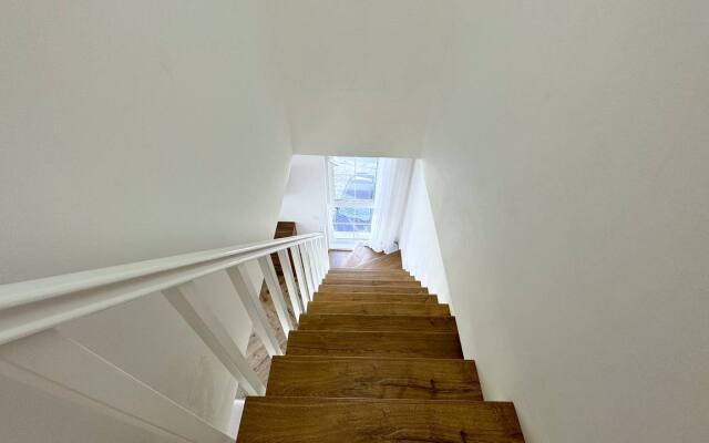 With balconies and mountain views on Meletyan 5a Flat