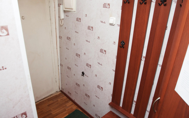 Oranzhevaya Na Mira Kirishi Flat
