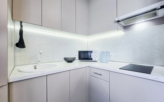 Nebol'shaya studiya dlya 2kh chelovek dlya uyedineniya so svoim balkonchikom Flat