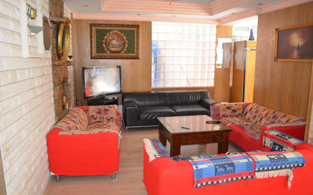 Megas Hotel