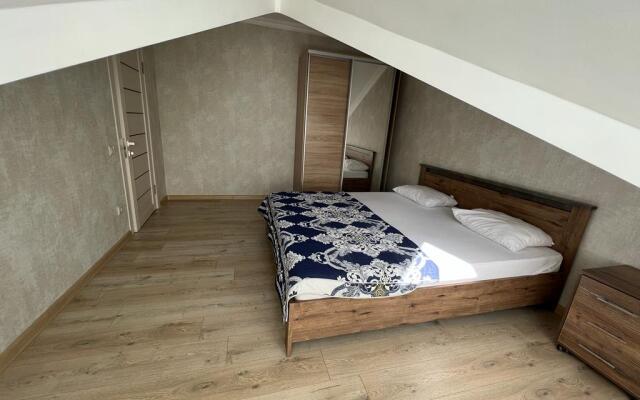 Apartaments ''Elenika'' V Tsentre Kaspiyska S Vidom Na Gory
