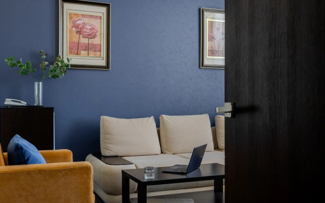 Avrora Hotel