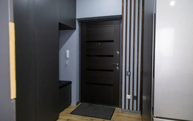 Studiya Ryadom S Vokzalom, Potryasayuschiy Vid Na Reku Flat