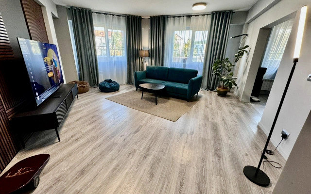 Na Ploschadi Pobedy Apartment