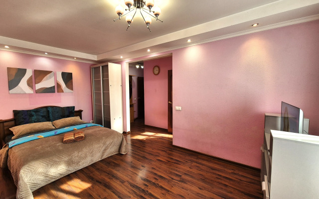 2Kh Komn V Tsentre Na Dzerzhinskogo Flat
