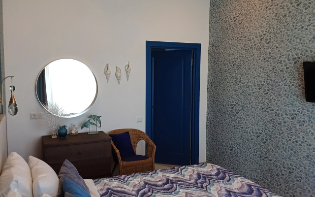 Апартаменты Афалина с зоной патио и отдельной спальной комнатой