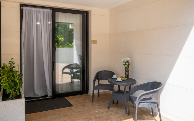 Apartments №76  s podogrevaemym basseynom  Deputatskaya 10 G