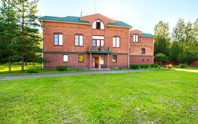 Частный дом в Гатчине с Бассейном и Сауной