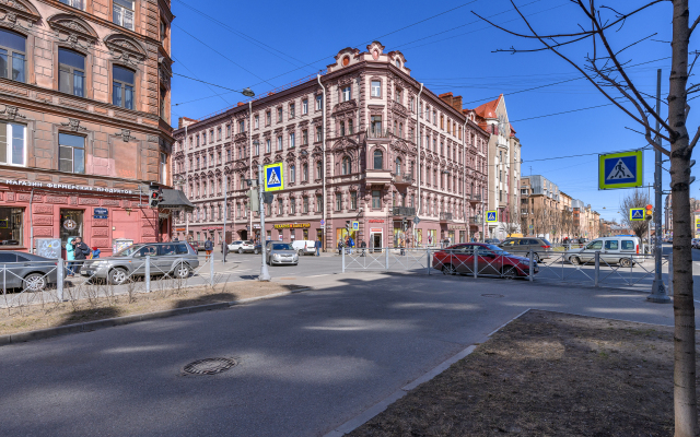 SutkiSpb Bronnitskaya 16 Apartments