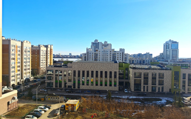 Odnushka U Metro Kozyya Sloboda Apartments