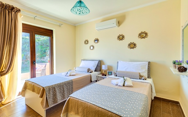Cretan Sunny Villa Heated Pool