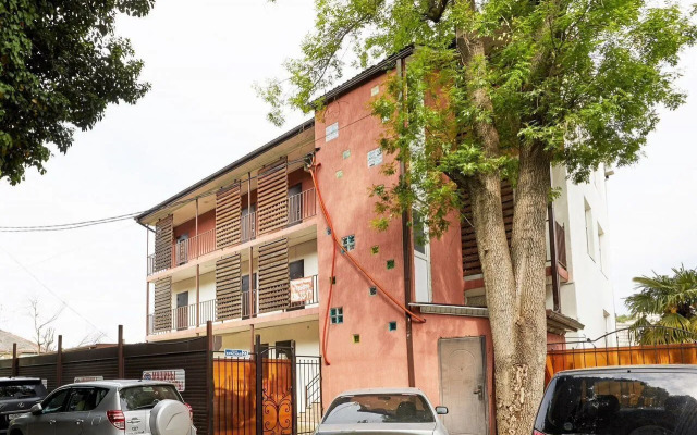 Na Krasnoy 27 Flat