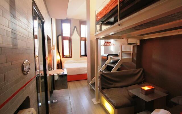 Orange Hotel