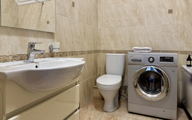 Trekhkomnatnaya Ryadom S Parkom Flat