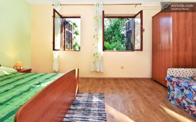 In Villa Big garden Private pool Sea close Apartments