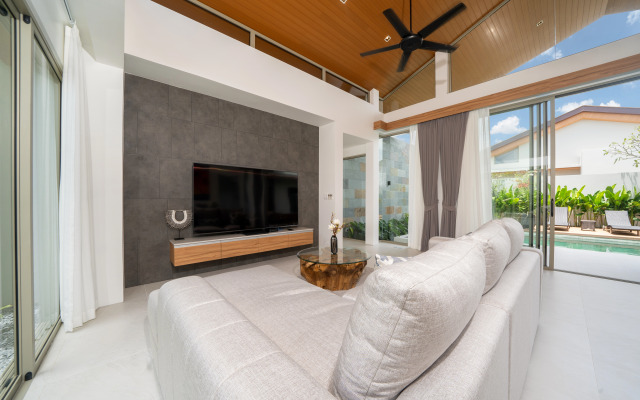 Luxury villa Bangtao with a Tropical Garden Villa