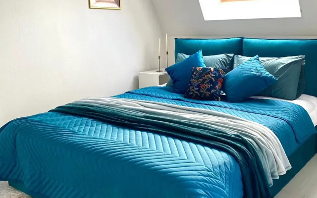 Квартира Стильная Мансардная Квартира Студия у Аэропорта