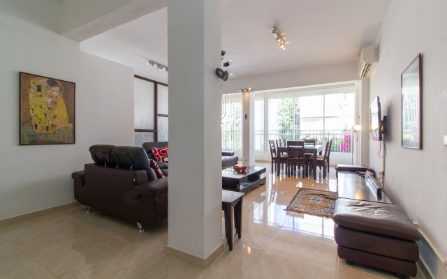 Апартаменты Bright 3BR in the Beating Heart of TLV by FeelHome