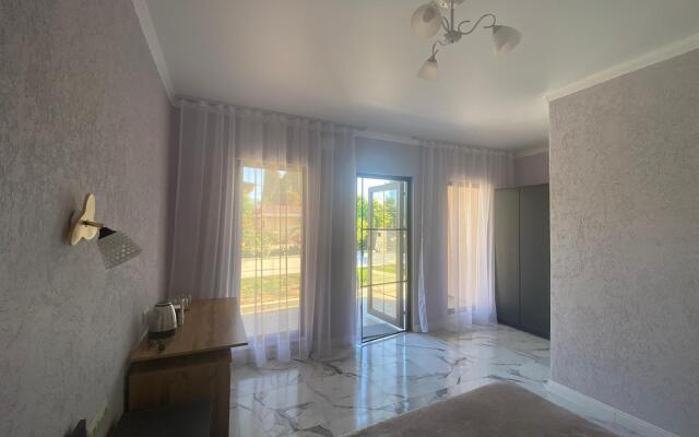Tri Bogatyrya Apart Hotel