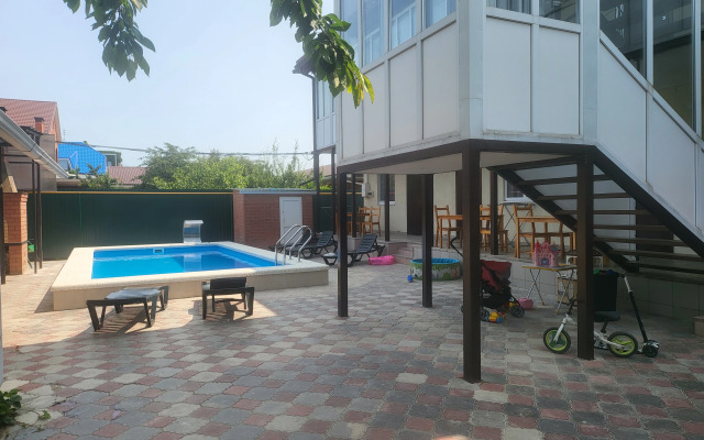 Primorskiy Guest House