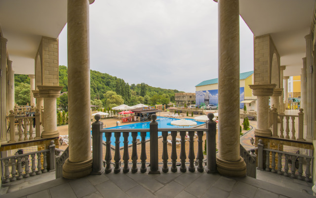 Grand Noy Hotel