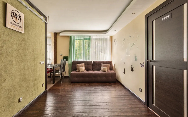 Apartamenty J&N Apartments Dvuhkomnatnye s gidromassaznoj vannoj Sovetskaa 10