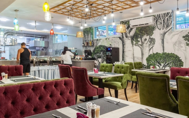 Grejs Kaliforniya 3* Hotel