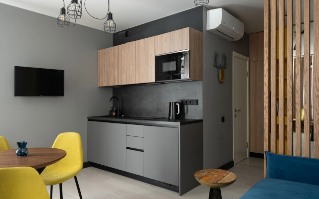 Ryadom S Ploschadyyu Aleksandra Nevskogo Apartments