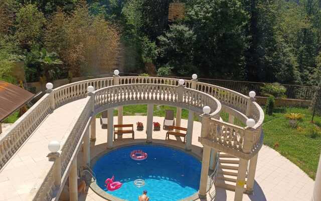 Kolizey Guest House