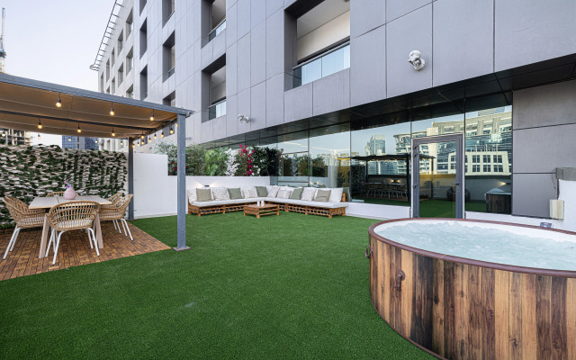 Next House - DownTown Views Hostel