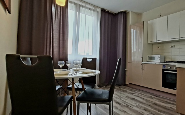 V 2 Minutakh Ot Verkhnego Ozera Flat