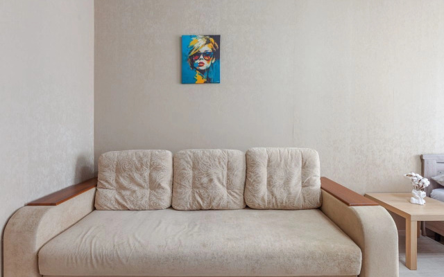 Na Ulitse Novo-Sadovaya 215 Flat