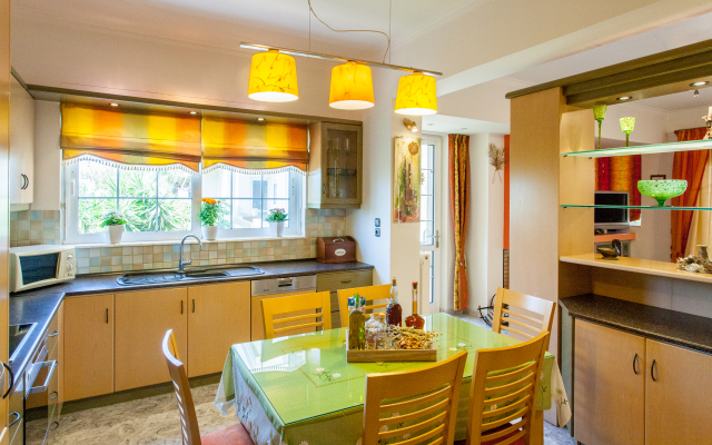 Luxurious Home From The Beach Apartments