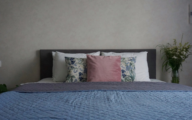 Schastlivaya S Vidom Na Lavru Flat