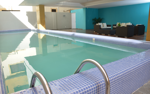 Business Gym and Pool Apartments