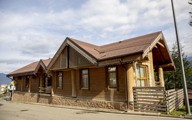 Big Family Chalet With Jacuzzi Guest House