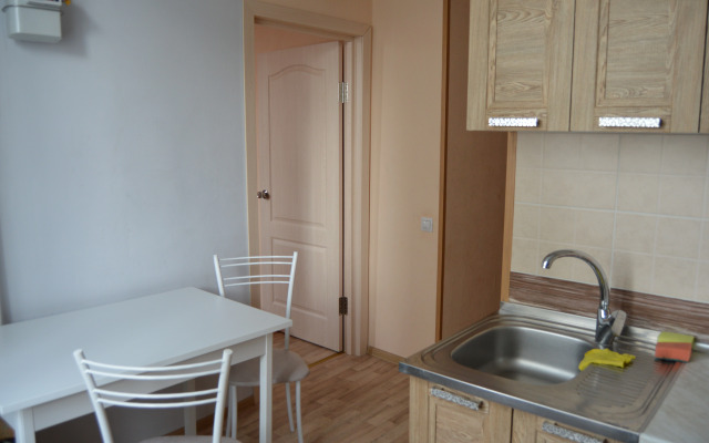 Mayak S Vidom Na More I Kreyser Flat