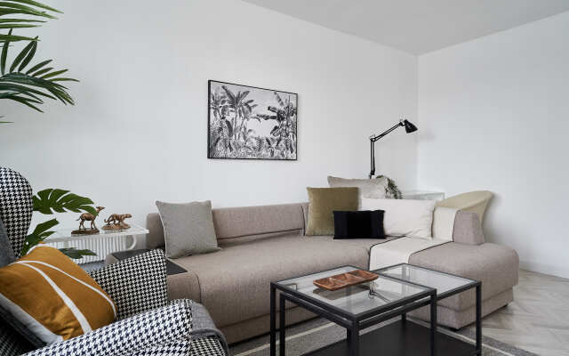 Dlya 4kh S Parkovkoy Vo Dvore Apartments