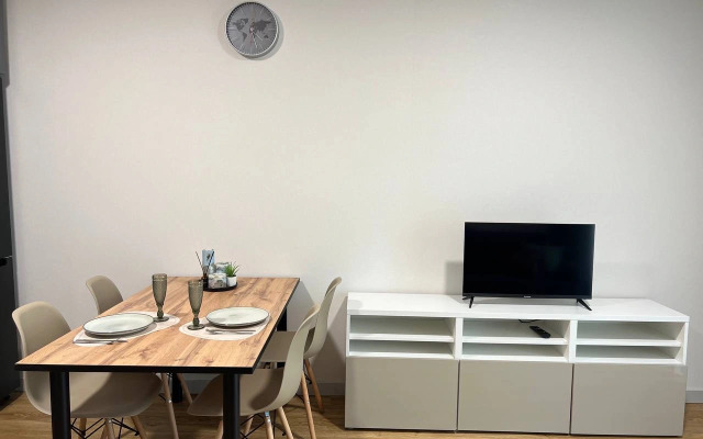 Na Tsentralnom Prospekte Goroda 17 Etazh Flat