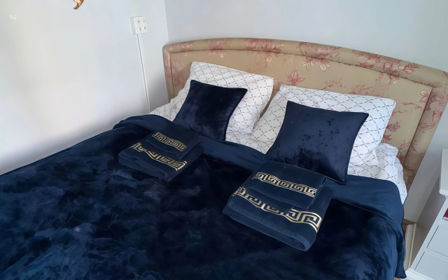 Uyutnaya S Dizaynerskimi Remontom Flat