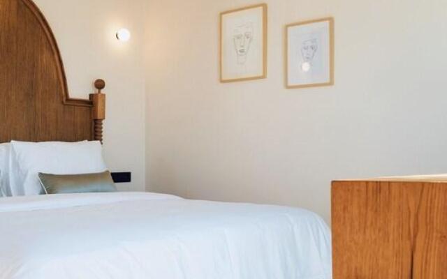 To Be Social House Hotel