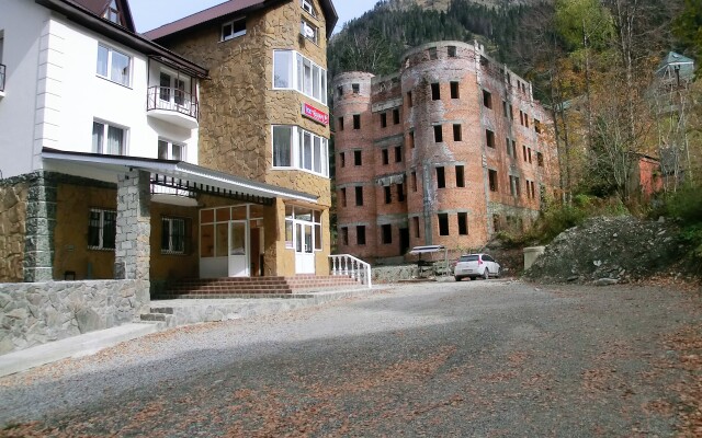 Ice Cherry Dombai Hotel