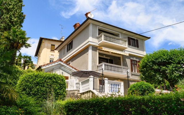 Villa Salona Apartments